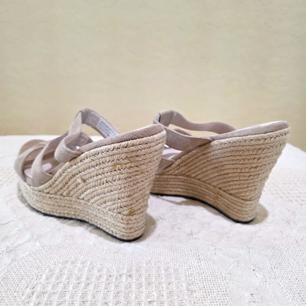 WOMAN’S UGG AUSTRALIA TAUPE TAWNIE WEDGE ESPADRILLE SANDALS - SIZE 10